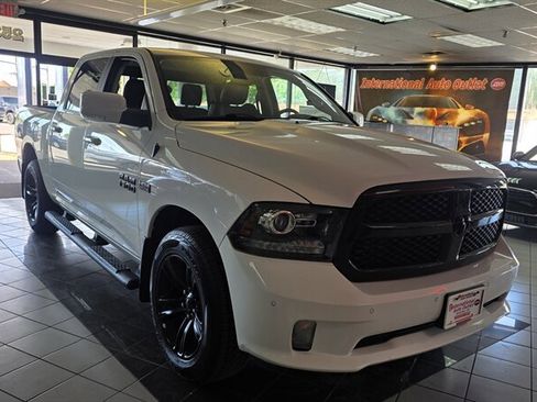 Used 2018 RAM 1500 Sport w/ Convenience Group AWD/4WD image 3