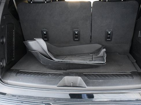 Used 2022 Chevrolet Tahoe LT w/ Luxury Package image 21