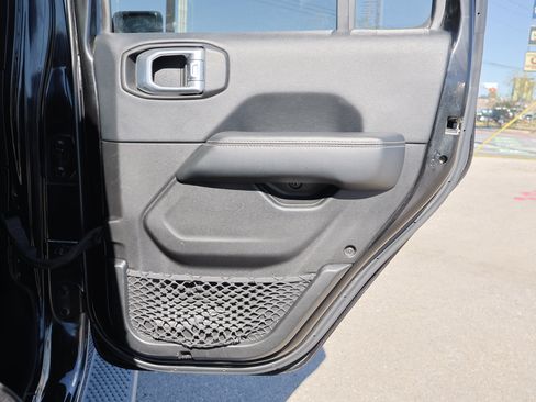 Used 2019 Jeep Wrangler Unlimited Sahara image 32