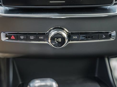 New 2026 Volvo XC90 B6 Plus w/ Protection Package Premier AWD/4WD image 23