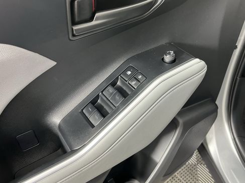 Used 2024 Toyota Highlander LE image 18