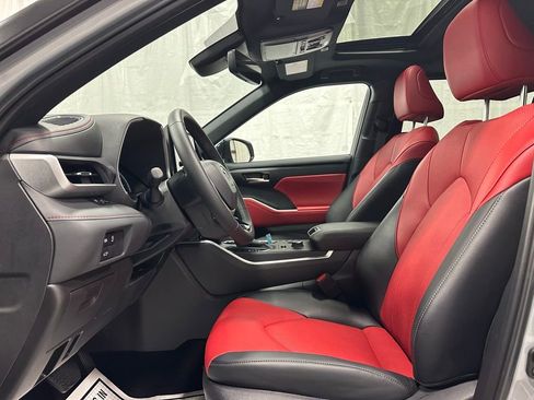 Used 2025 Toyota Highlander XSE image 14