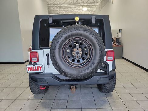 Used 2016 Jeep Wrangler Unlimited Rubicon image 6