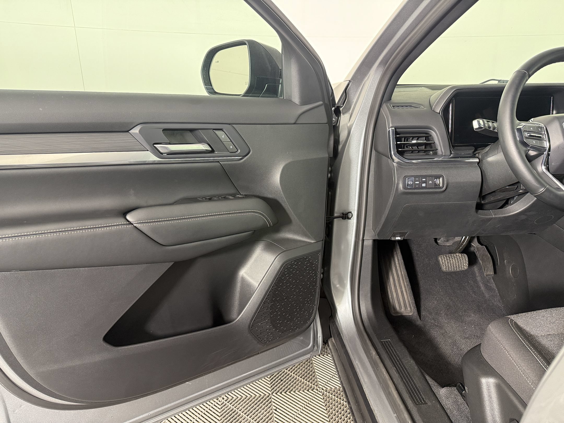 Used 2025 GMC Terrain Elevation AWD/4WD image 5