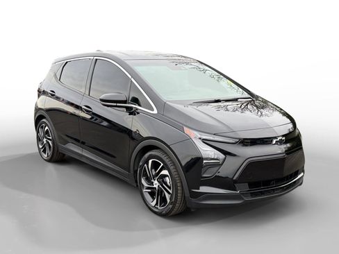 Used 2023 Chevrolet Bolt LT w/ Infotainment Package image 7