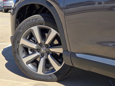 New 2025 Honda Pilot Touring image 24