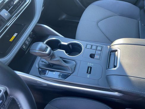 Used 2025 Toyota Highlander LE image 44