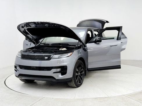 Certified 2025 Land Rover Range Rover Sport SE AWD/4WD image 9