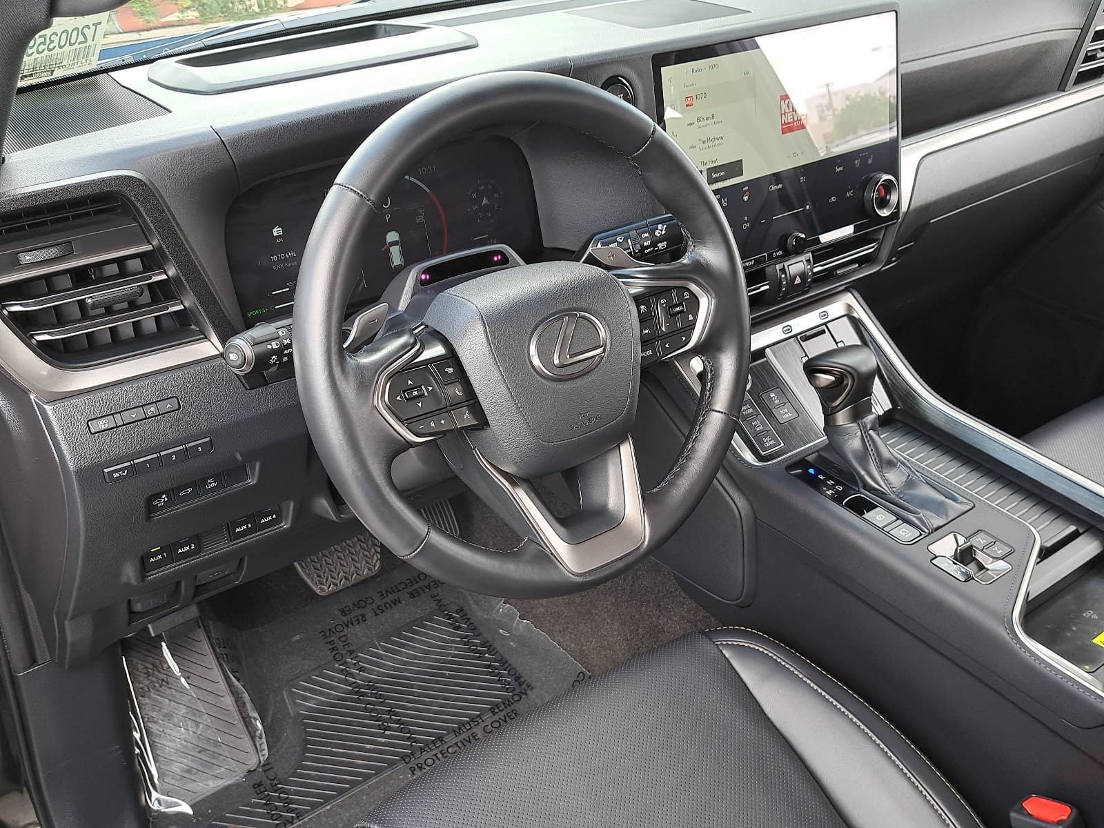 Used 2025 Lexus GX 550 w/ Accessory Package (32) AWD/4WD image 18