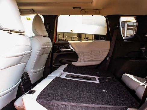 New 2025 Mitsubishi Outlander SEL image 36