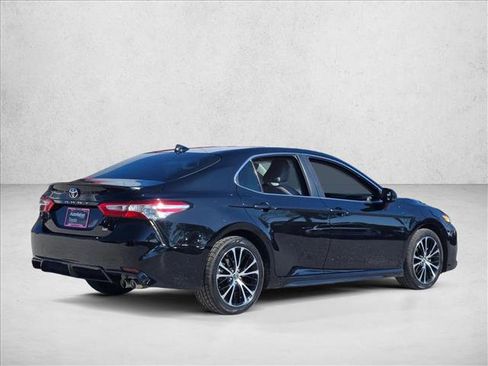Used 2020 Toyota Camry SE FWD image 5