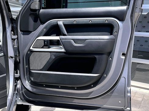 Used 2020 Land Rover Defender 110 HSE image 24