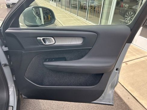 Certified 2025 Volvo XC40 B5 Core image 13