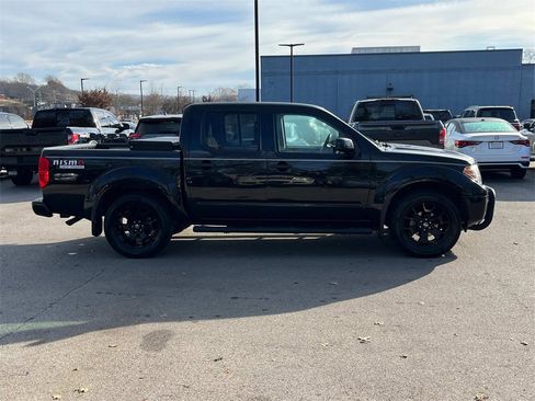 Used 2021 Nissan Frontier SV w/ Midnight Edition Floor Mats image 3