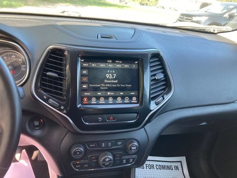 Used 2019 Jeep Cherokee Limited AWD/4WD image 25