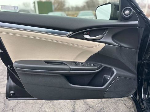 Used 2018 Honda Civic Touring image 16