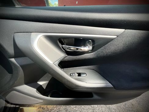 Used 2015 Nissan Altima 2.5 SV FWD image 28