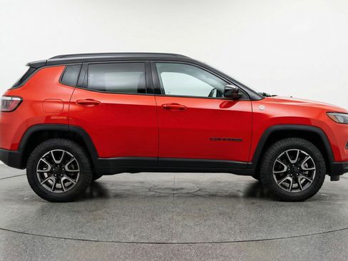 Used 2025 Jeep Compass Trailhawk AWD/4WD image 11