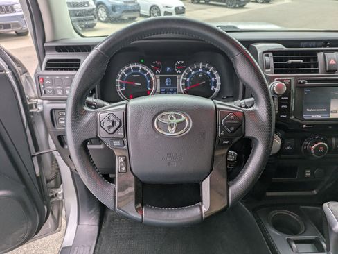 Used 2018 Toyota 4Runner TRD Off-Road Premium AWD/4WD image 17