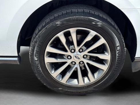Used 2018 Ford Expedition Max Limited RWD image 33