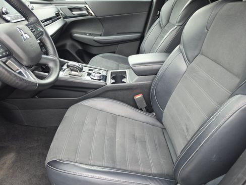 Used 2024 Mitsubishi Outlander SE FWD image 11