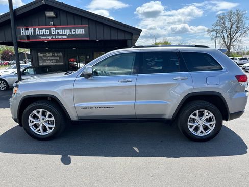 Used 2021 Jeep Grand Cherokee Laredo AWD/4WD image 2