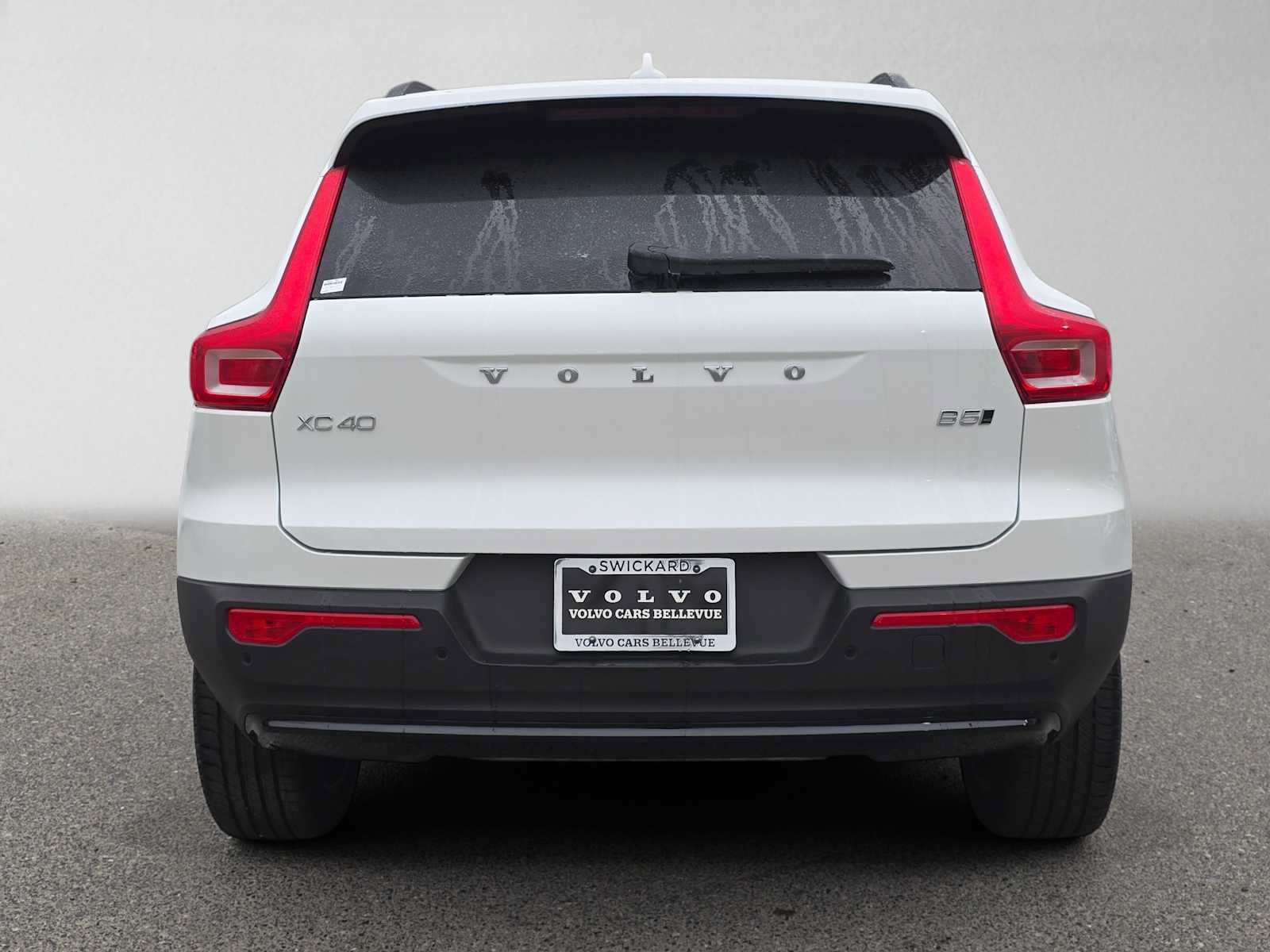 Used 2026 Volvo XC40 B5 Plus w/ Protection Package Premier AWD/4WD image 4