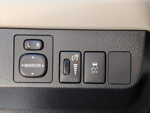 Used 2013 Toyota RAV4 LE image 10