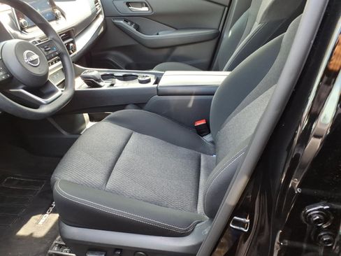 Used 2024 Nissan Rogue SV AWD/4WD image 8