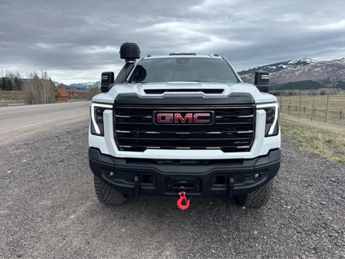 Used 2025 GMC Sierra 2500 AT4X w/ AT4X AEV Edition image 17