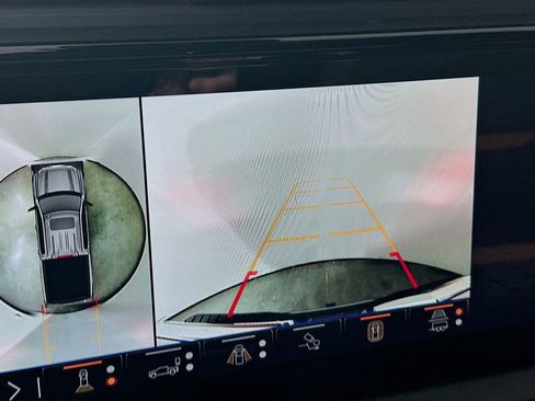 Used 2025 GMC Sierra 1500 AT4 w/ AT4 Premium Package image 17