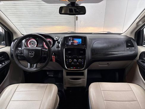Used 2019 Dodge Grand Caravan SE w/ Power Convenience Group I image 18