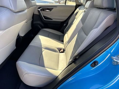 Used 2020 Toyota RAV4 XLE Premium image 16