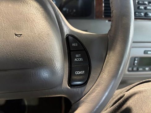 Used 2000 Lincoln Town Car Executive RWD image 38