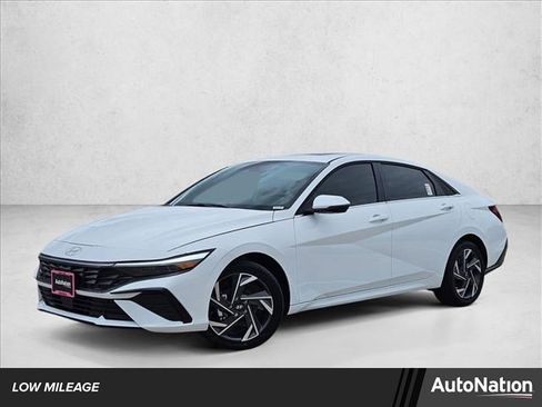 Certified 2025 Hyundai Elantra Limited image 1