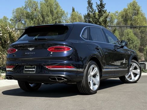 Used 2024 Bentley Bentayga image 7