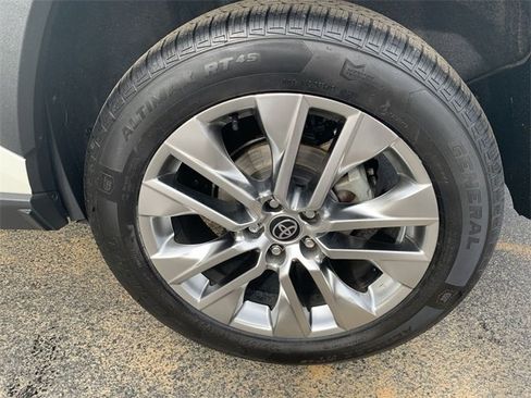 Used 2021 Toyota RAV4 XLE Premium image 35