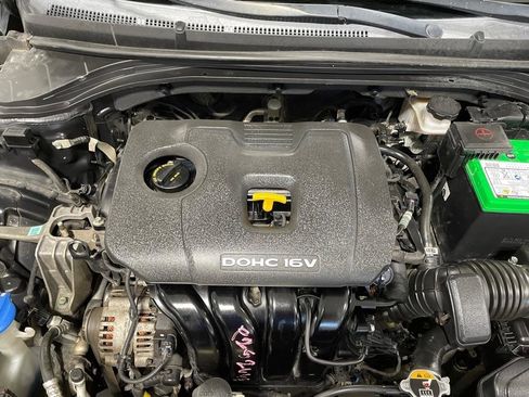 Used 2017 Hyundai Elantra SE FWD image 34