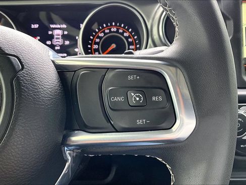 Used 2023 Jeep Wrangler Unlimited Sahara AWD/4WD image 13