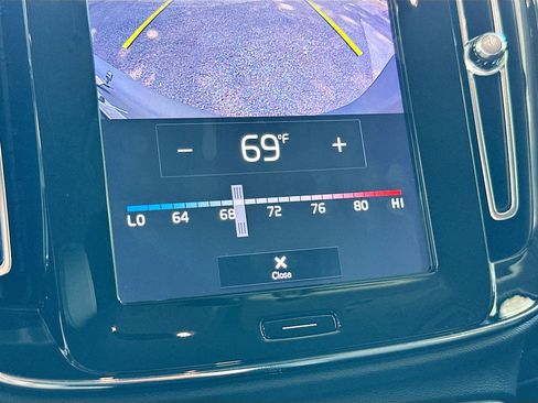 Used 2020 Volvo XC40 T5 Momentum w/ Protection Package Premier image 15