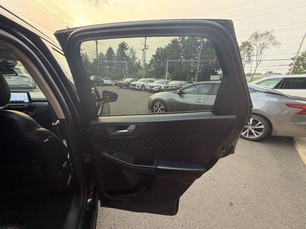 Used 2020 Ford Escape Titanium AWD/4WD image 17
