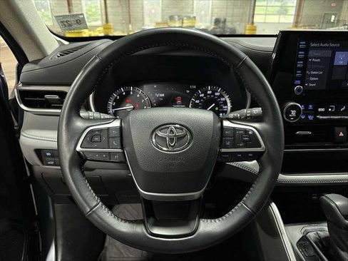 Certified 2022 Toyota Highlander XLE image 19