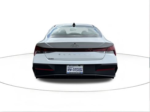 New 2026 Hyundai Elantra SE image 4