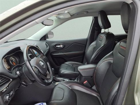 Used 2021 Jeep Cherokee Trailhawk image 11