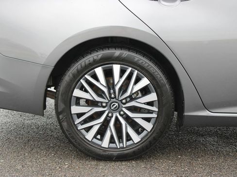 Used 2024 Nissan Altima 2.5 SV FWD image 13