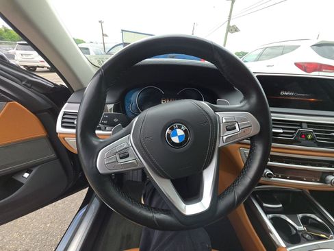 Used 2019 BMW 740i xDrive AWD/4WD image 10