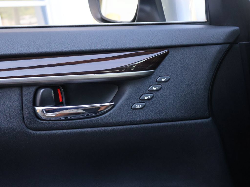 Used 2016 Lexus ES 350 w/ Premium Package w/Wood Trim FWD image 45