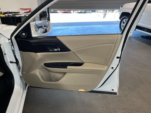 Used 2015 Honda Accord EX-L image 12
