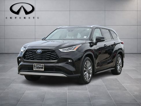 Used 2021 Toyota Highlander Platinum AWD/4WD image 1