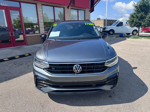 Used 2022 Volkswagen Tiguan SE R-Line AWD/4WD image 2